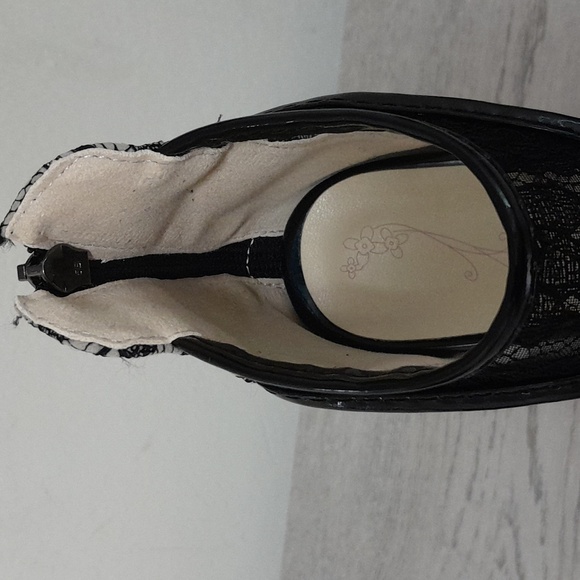 Heels - Picture 6 of 7